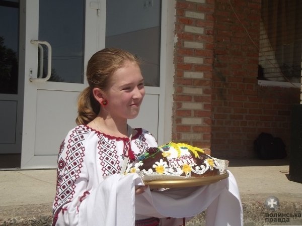 Сільській школі на Волині подарували автобус. ФОТО